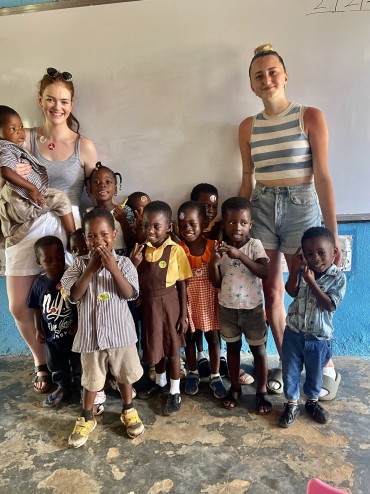 Ellen volunteering in Ghana