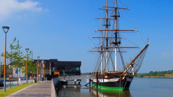 treacys enniscorthy dunbrody famine ship 02 1366x768 fp mm fpoff 0 1